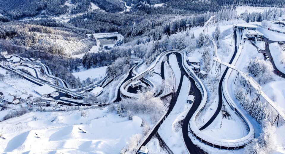 Bobbahn Winterberg im Winter von oben