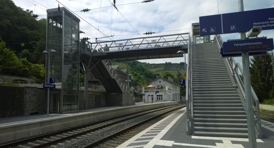 Gleisüberführung in Bacharach