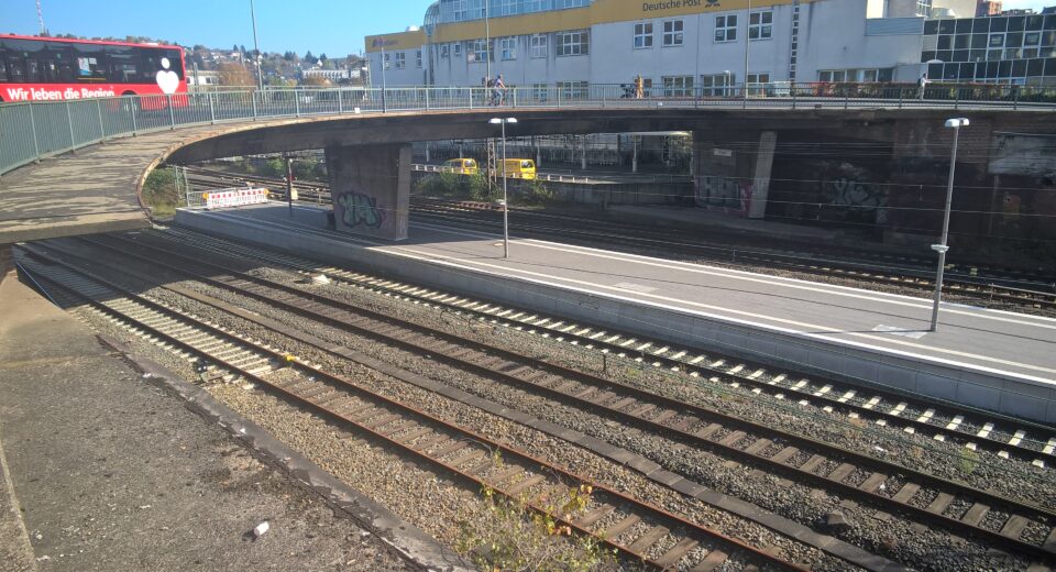 Blick auf die Gleisanlagen am Bahnhof Siegen