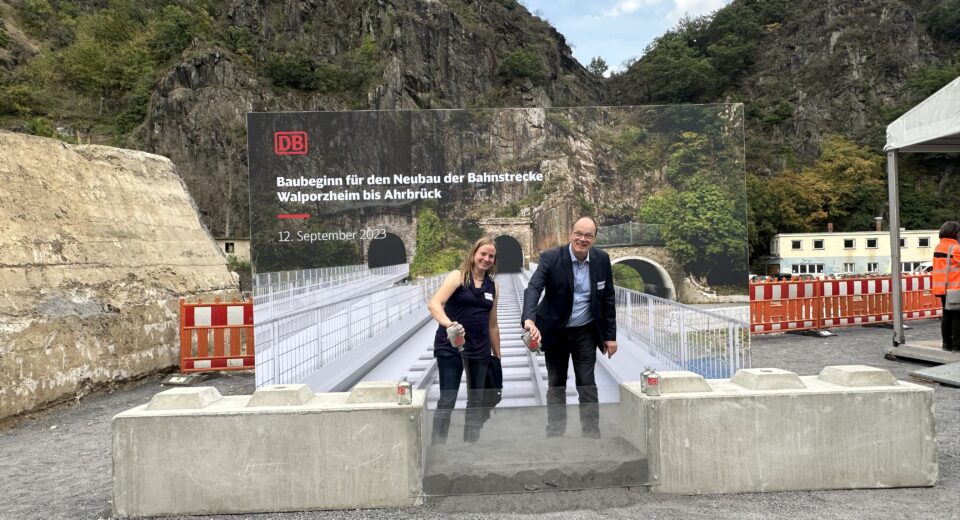 Rebecca Arndt und Ferdinand Schmidt bei der Grundsteinlegung Bahnstrecke Waldporzheim bis Ahrbrück