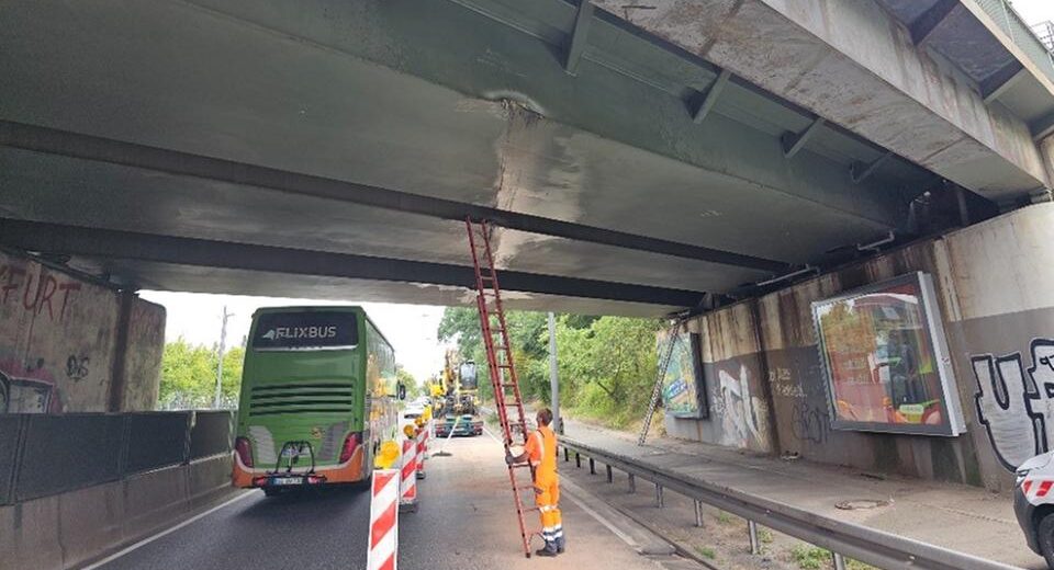 Anfahrschaden Autobahnbrücke