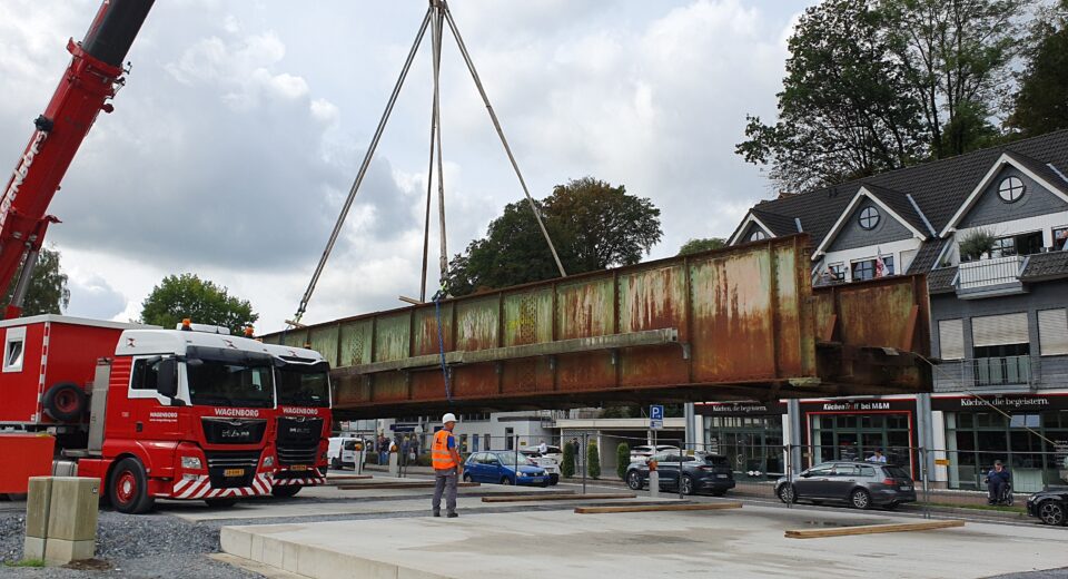 Aushub Aggerbrücke mit Kran