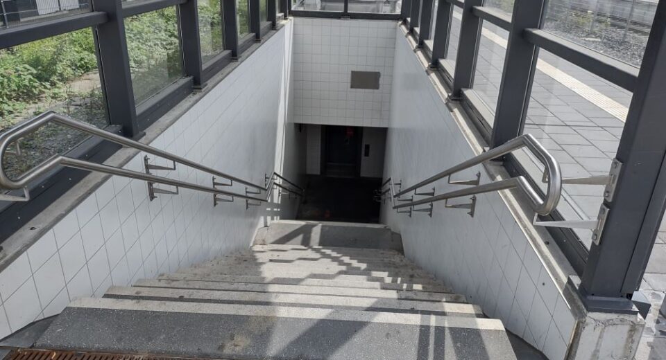 Treppenanlage am Bahnsteig in Neheim