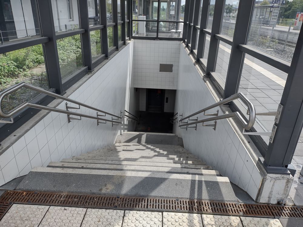 Treppenanlage am Bahnsteig in Neheim