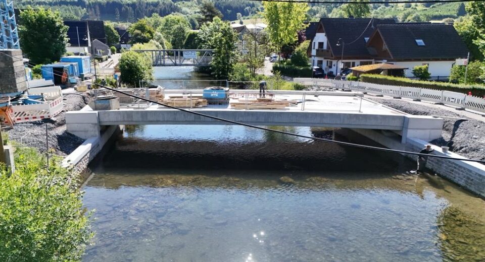 Brückenneubau über die Lenne in Saalhausen