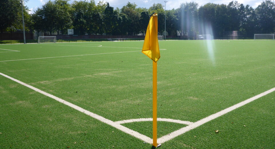 Eckfahne des Sportplatzes in Gladbeck-Zweckel