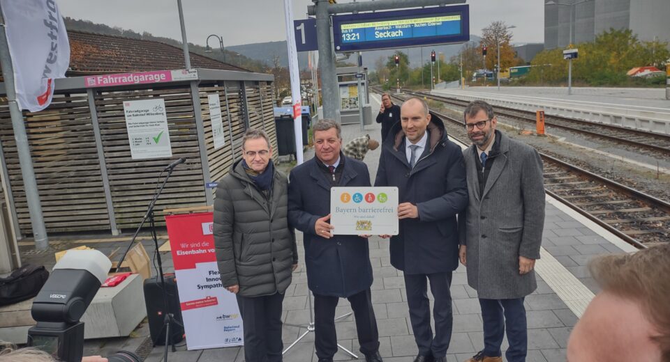 Offizielle Eröffnung mit 4 Vertretern am Bahnsteig Miltenberg