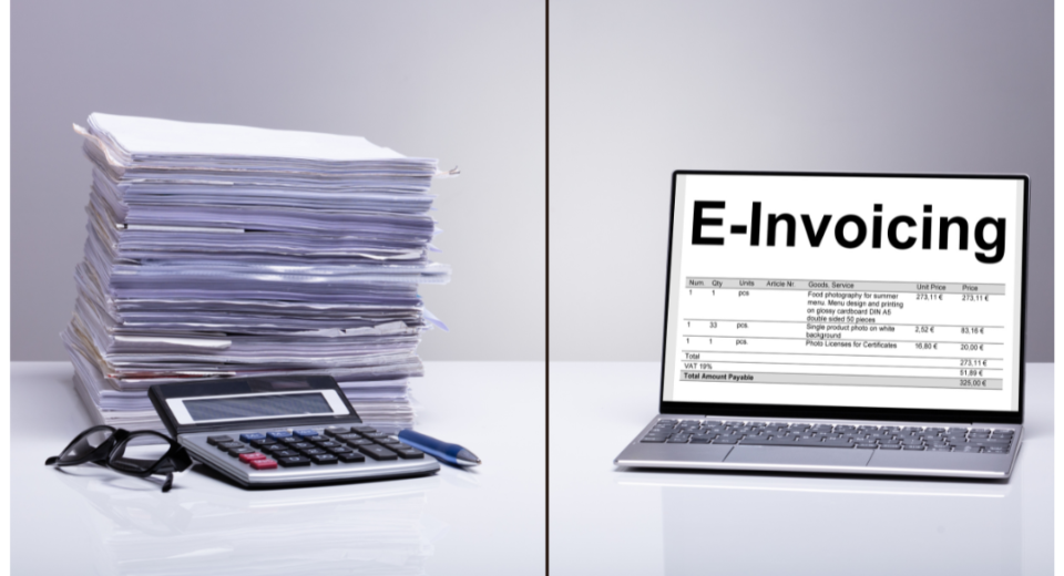 Gegenüberstellung Papierrechnungen und E-Rechnung auf einem Laptop